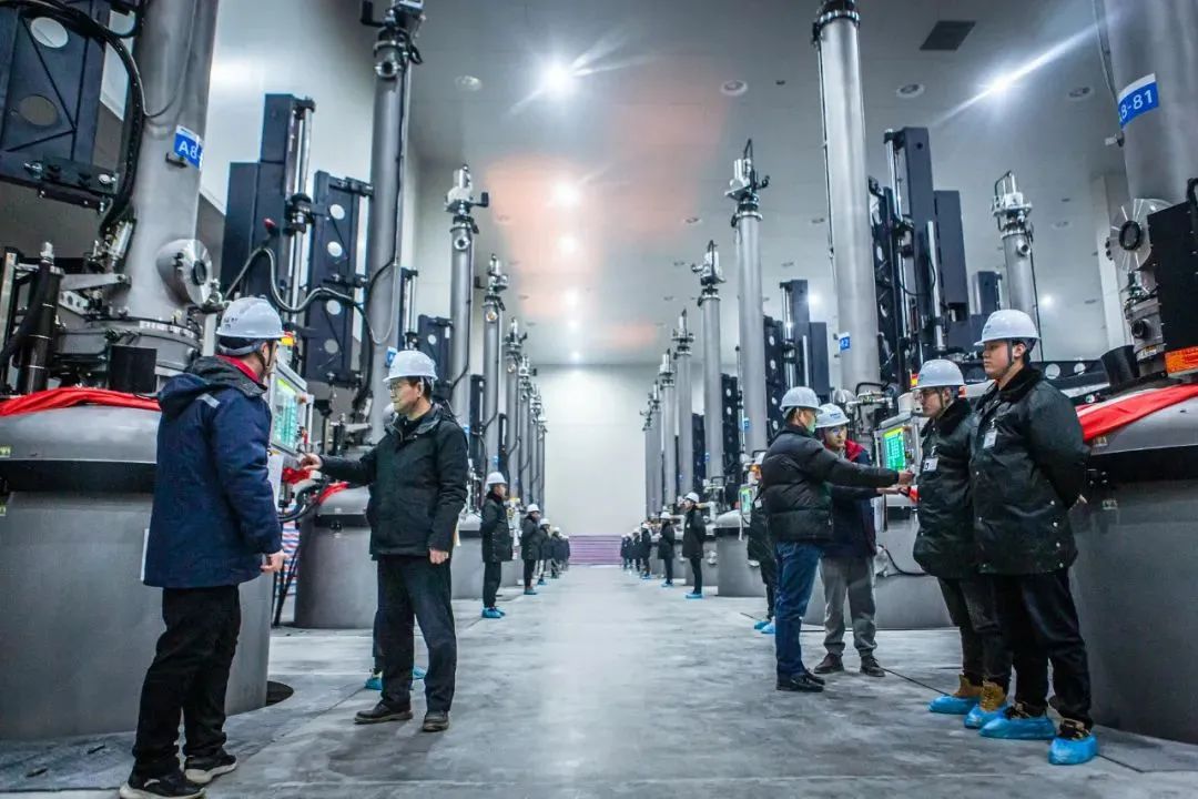Büyük Haber: Trina Solar Qinghai Üssü, SCEC Fırınından İlk Silikon Çubuğunu Çıkardı